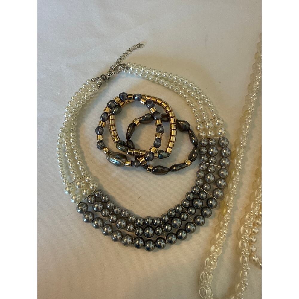Vintage-Style Faux Pearl Jewelry Lot 15 Pieces (Necklaces, Bracelets & Earrings) - Picture 3 of 9
